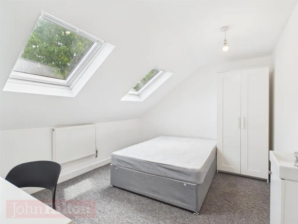 6 bedroom terraced house for rent