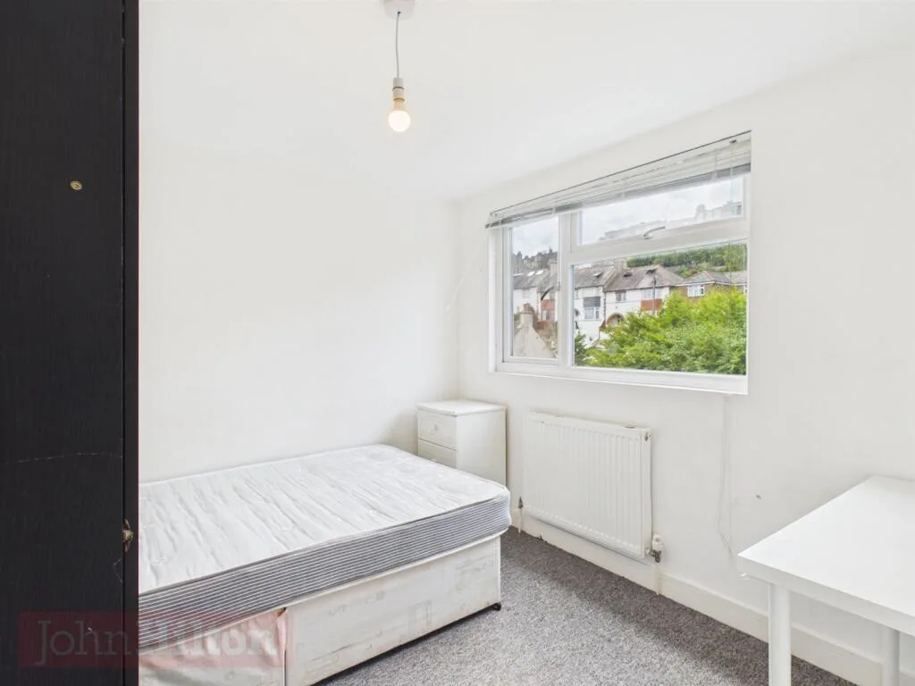 6 bedroom terraced house for rent