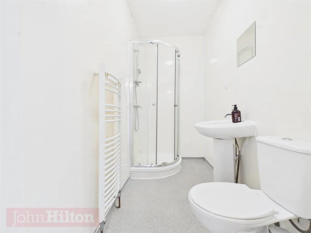 6 bedroom terraced house for rent