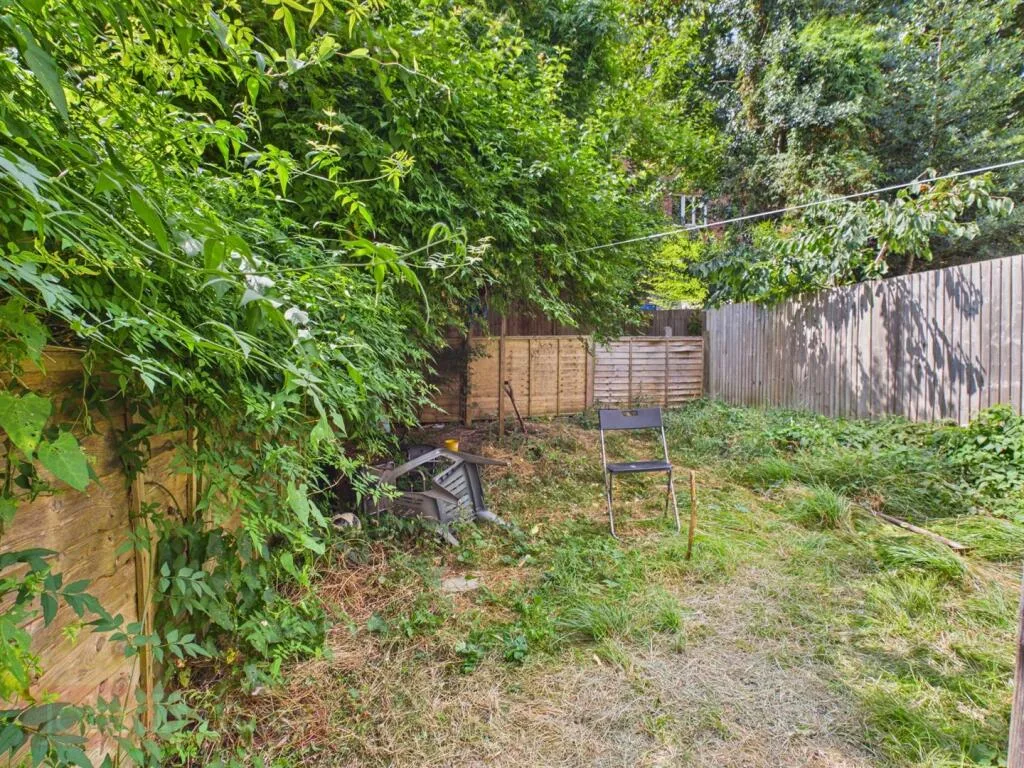 6 bedroom terraced house for rent