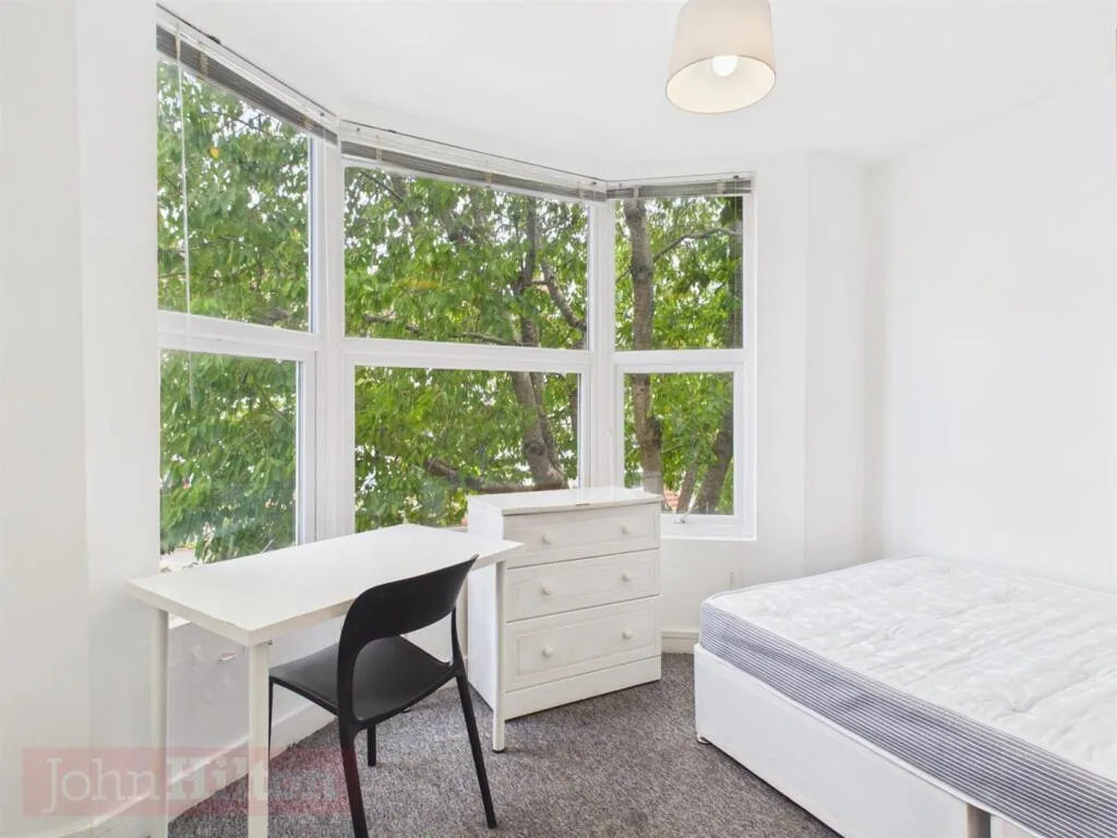 6 bedroom terraced house for rent