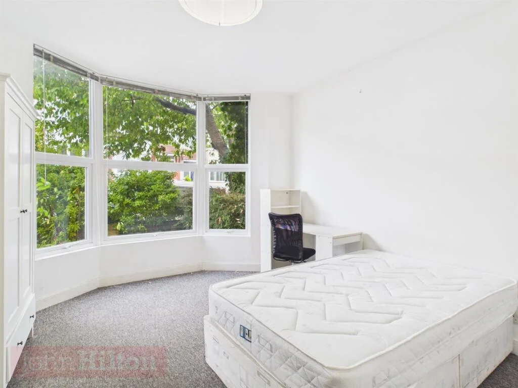 6 bedroom terraced house for rent