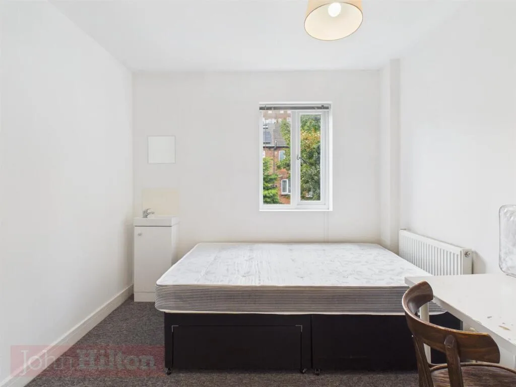 6 bedroom terraced house for rent