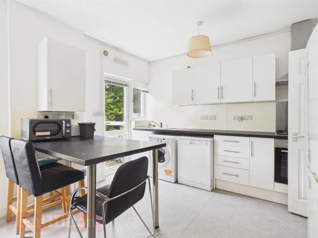 6 bedroom terraced house for rent