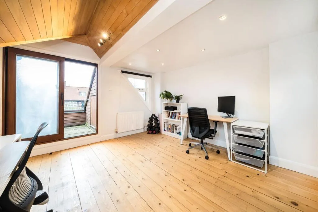 5 bedroom detached house for rent
