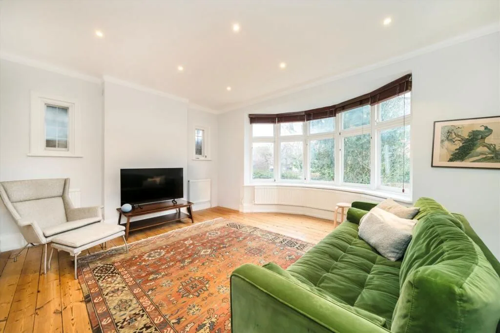 5 bedroom detached house for rent