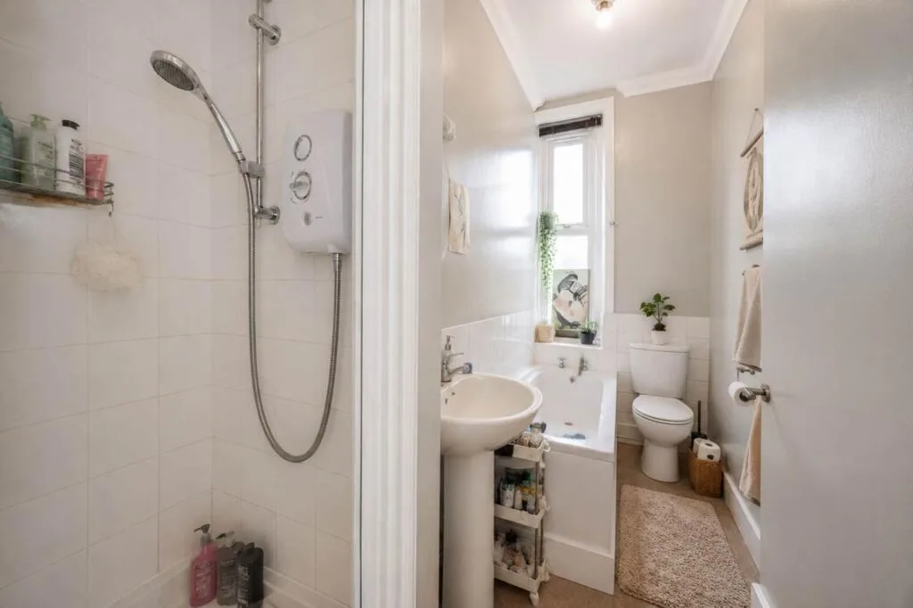4 bedroom maisonette for rent