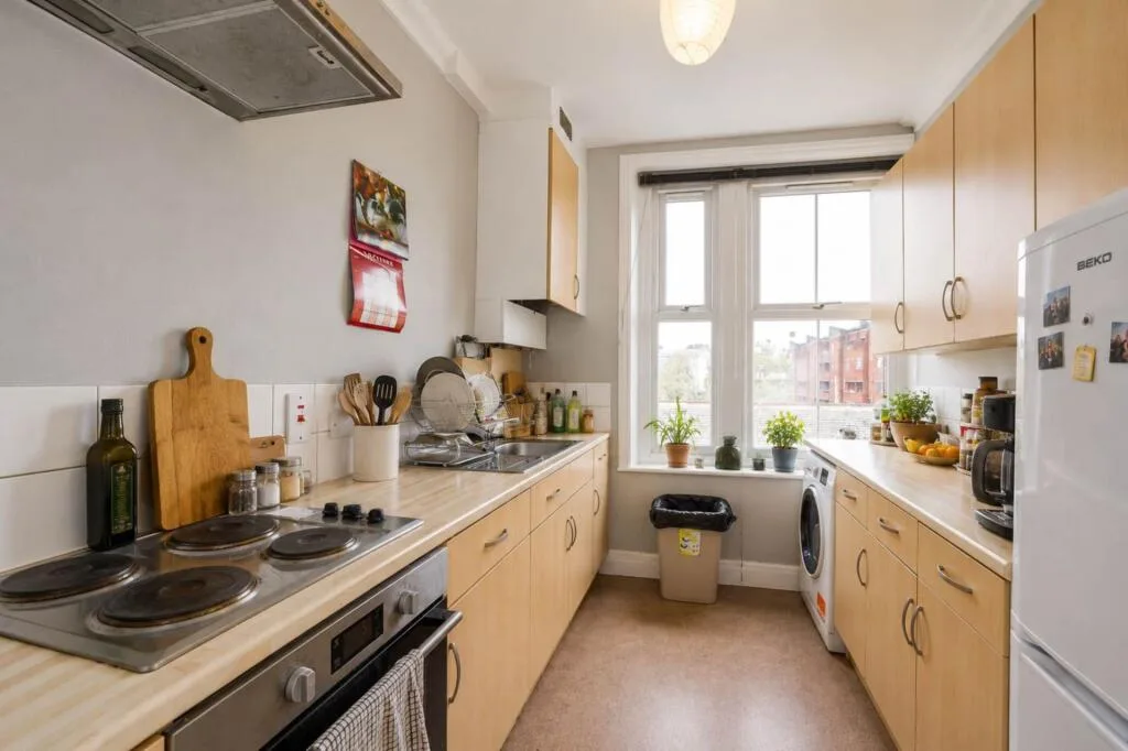 4 bedroom maisonette for rent