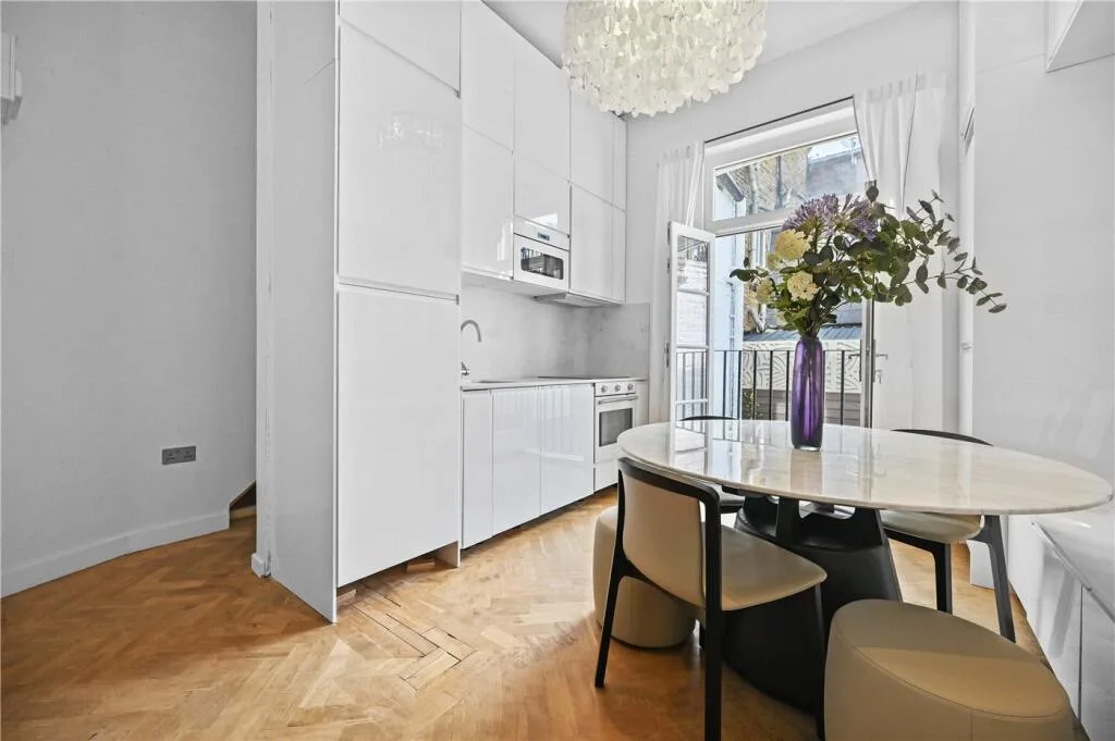 3 bedroom maisonette for rent