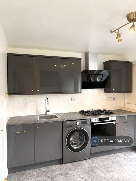3 bedroom maisonette for rent
