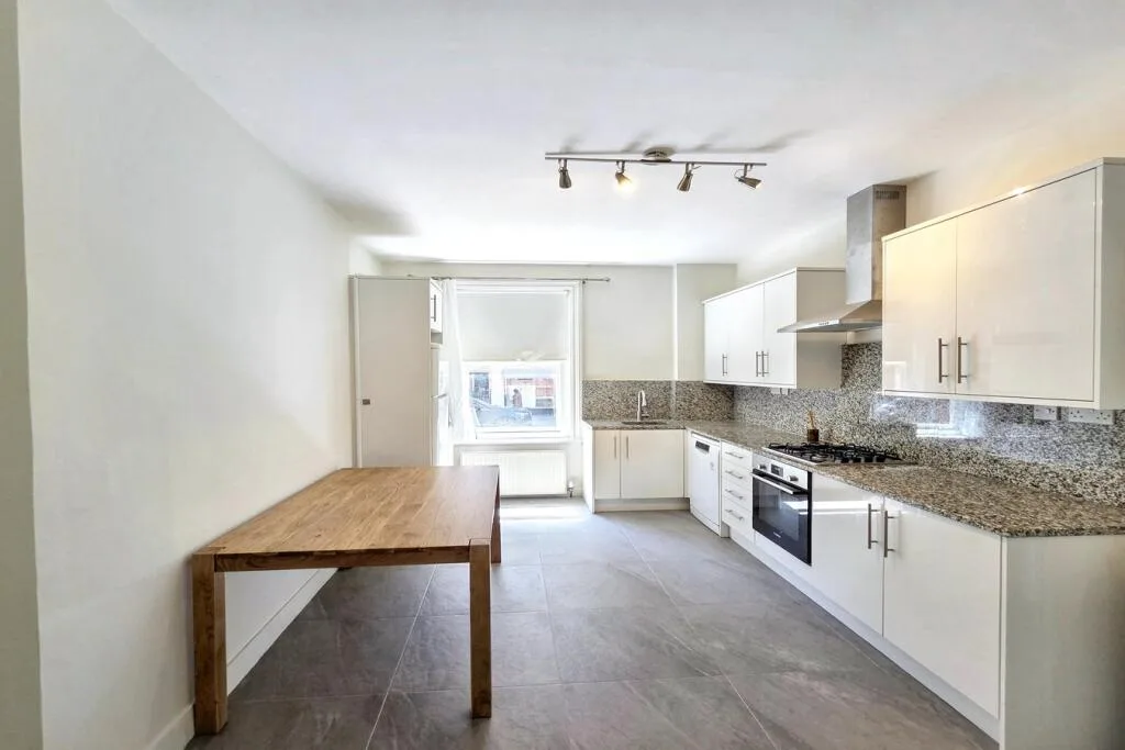 4 bedroom apartment for rent