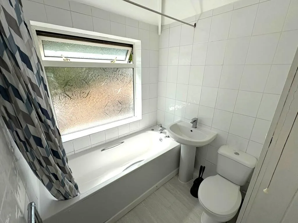 3 bedroom semi-detached house for rent