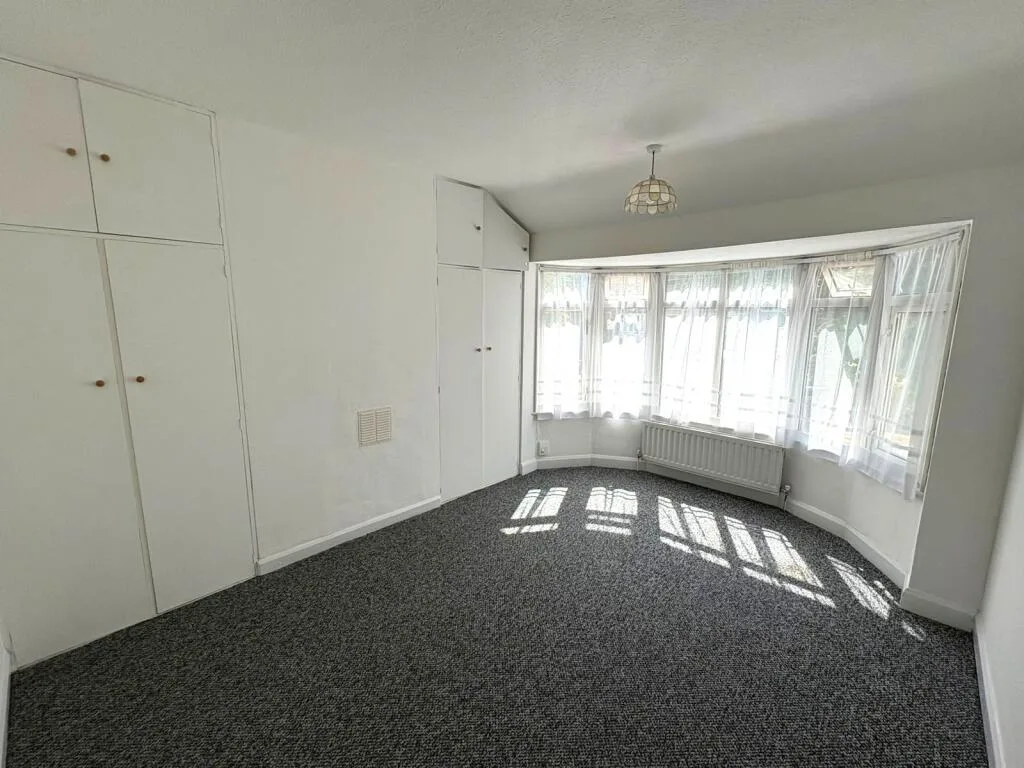 3 bedroom semi-detached house for rent