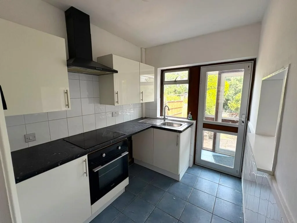 3 bedroom semi-detached house for rent