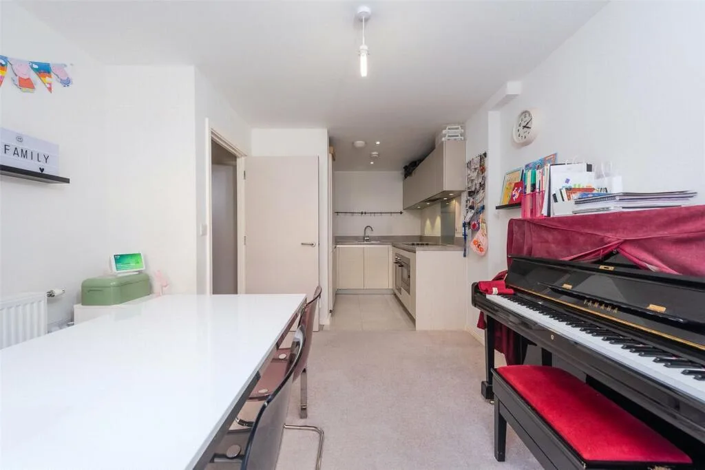 3 bedroom maisonette for rent