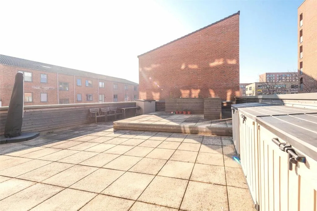 3 bedroom maisonette for rent