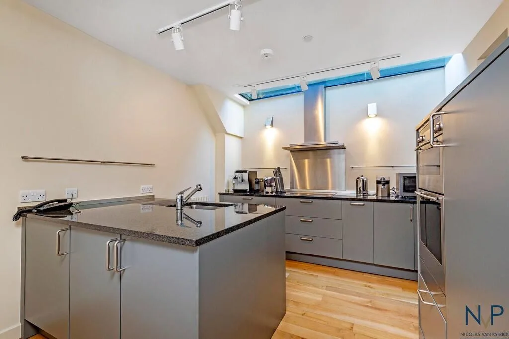 4 bedroom mews property for rent