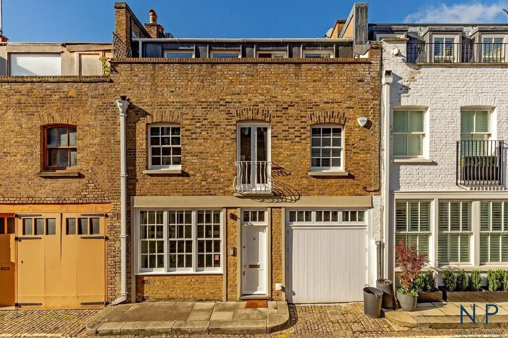 4 bedroom mews property for rent