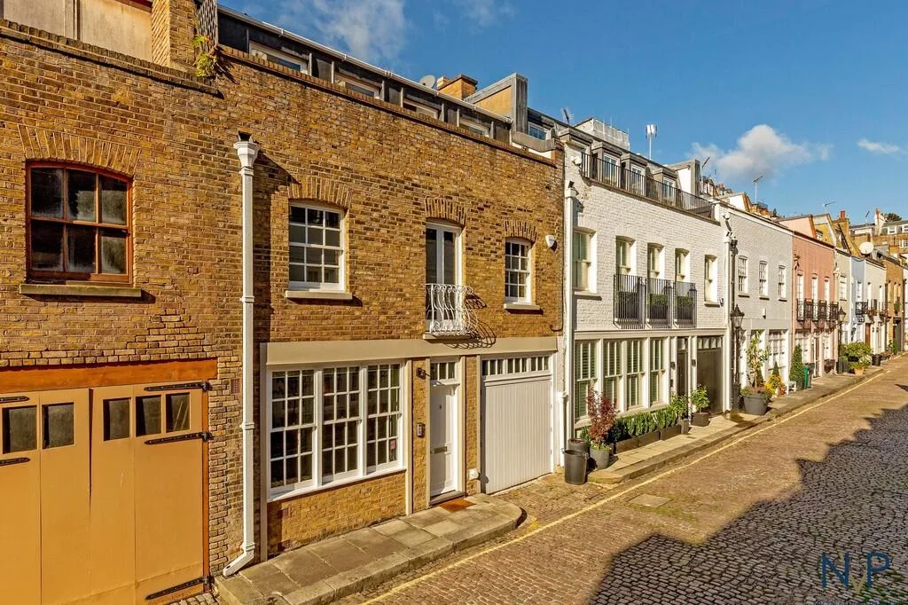 4 bedroom mews property for rent