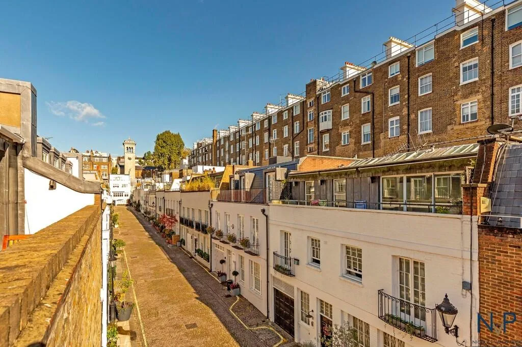 4 bedroom mews property for rent