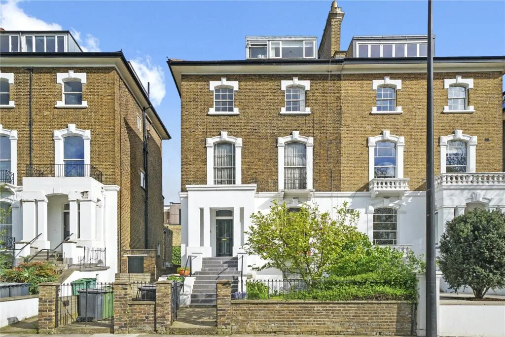 2 bedroom semi-detached house for rent