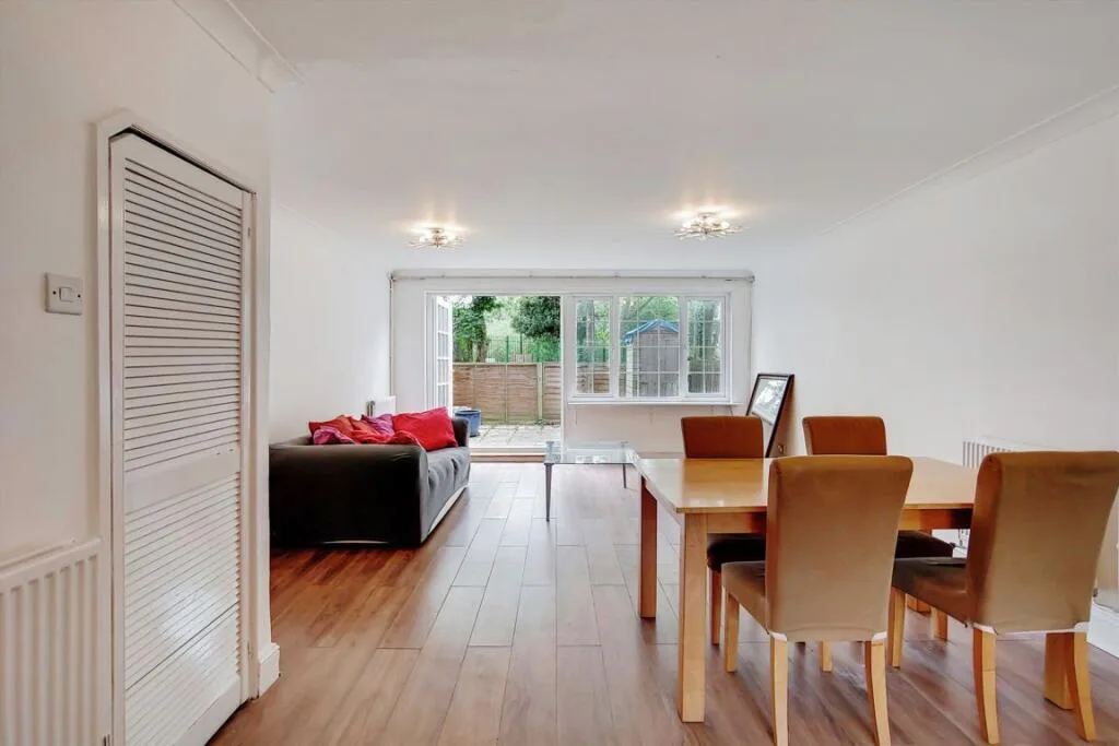 3 bedroom flat for rent