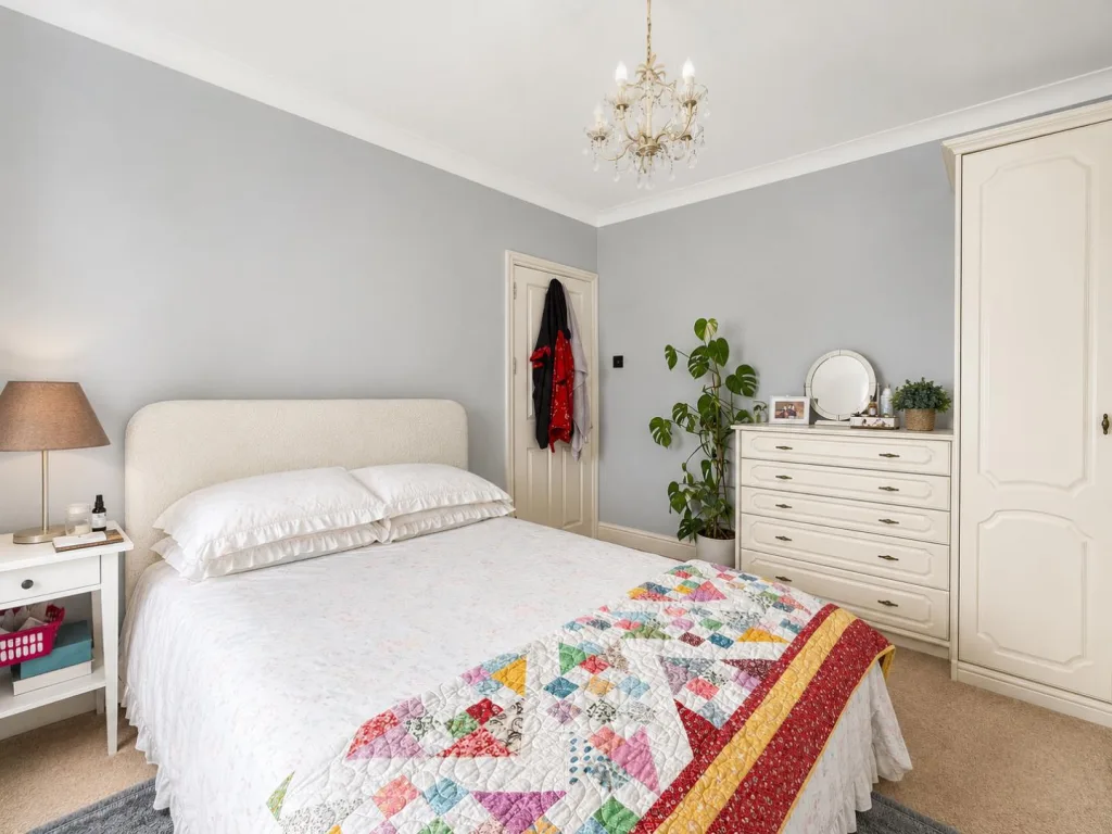 4 bedroom end of terrace house for rent