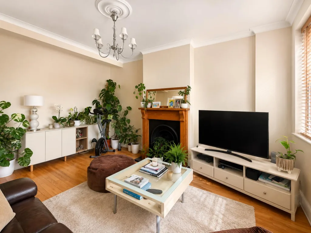 4 bedroom end of terrace house for rent