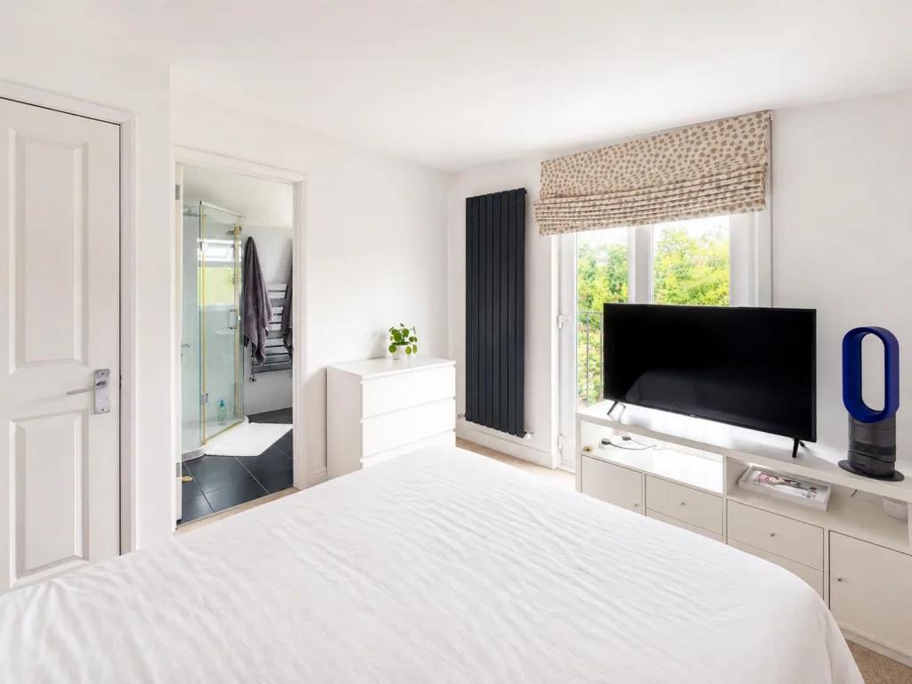 4 bedroom end of terrace house for rent