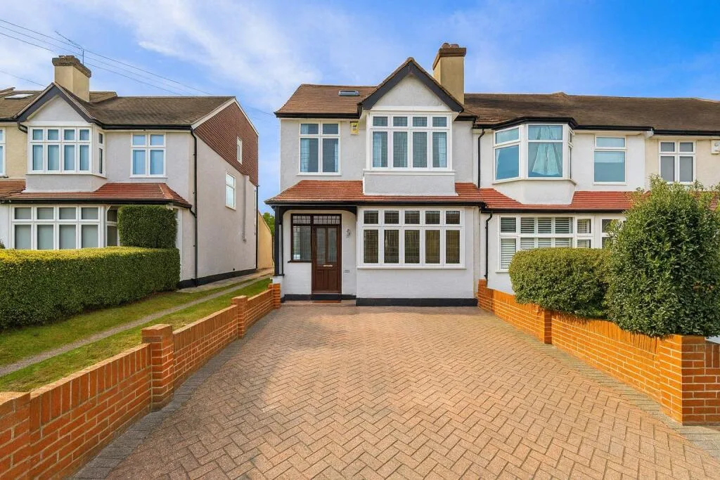 4 bedroom end of terrace house for rent