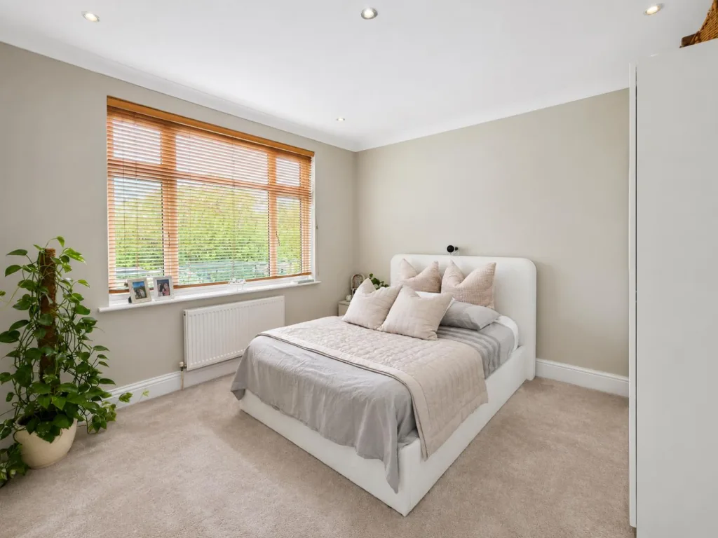 4 bedroom end of terrace house for rent