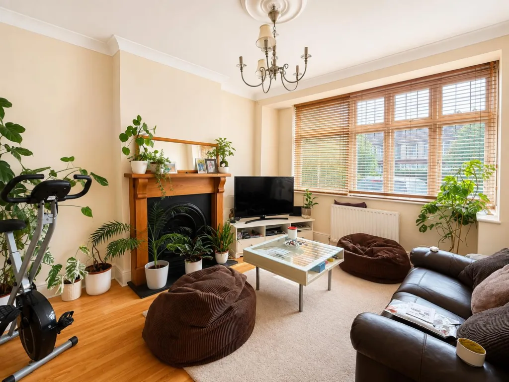 4 bedroom end of terrace house for rent