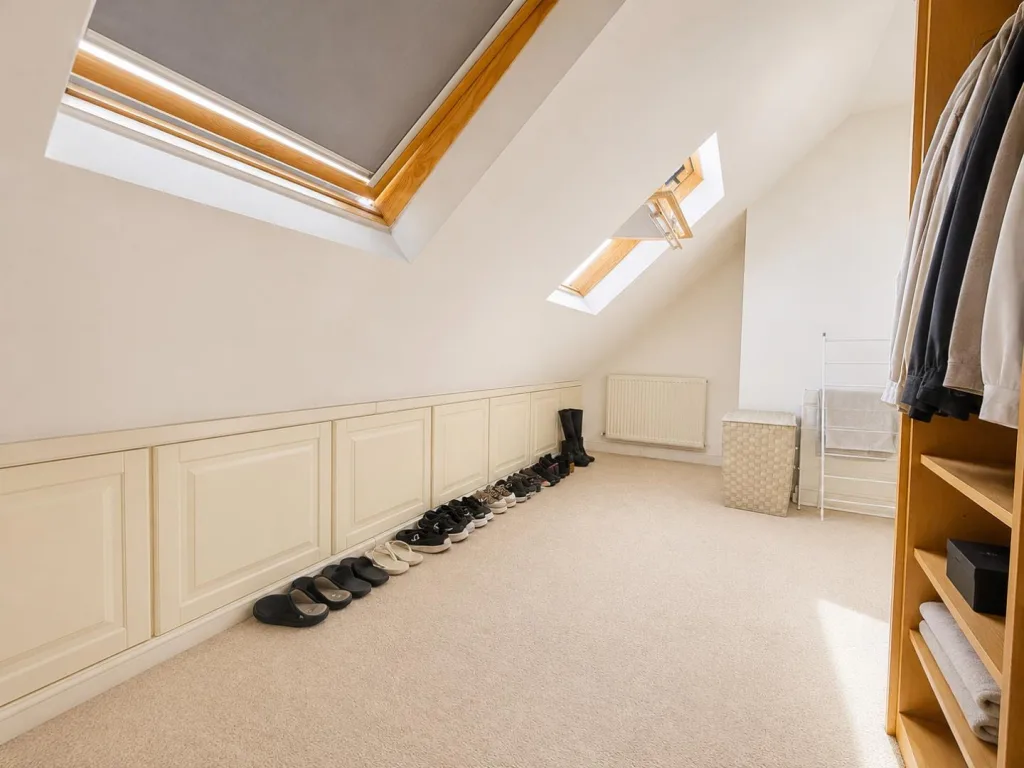 4 bedroom end of terrace house for rent