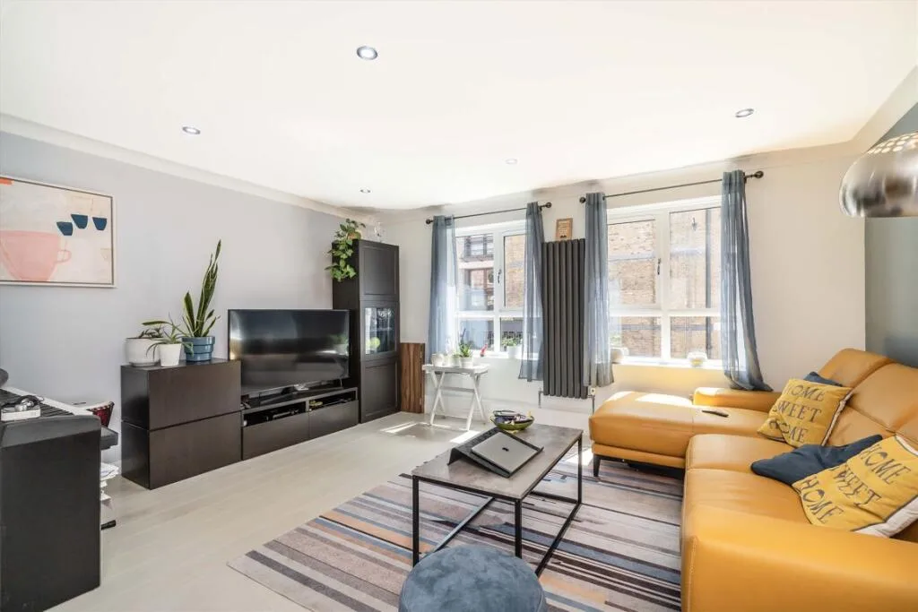 3 bedroom semi-detached house for rent