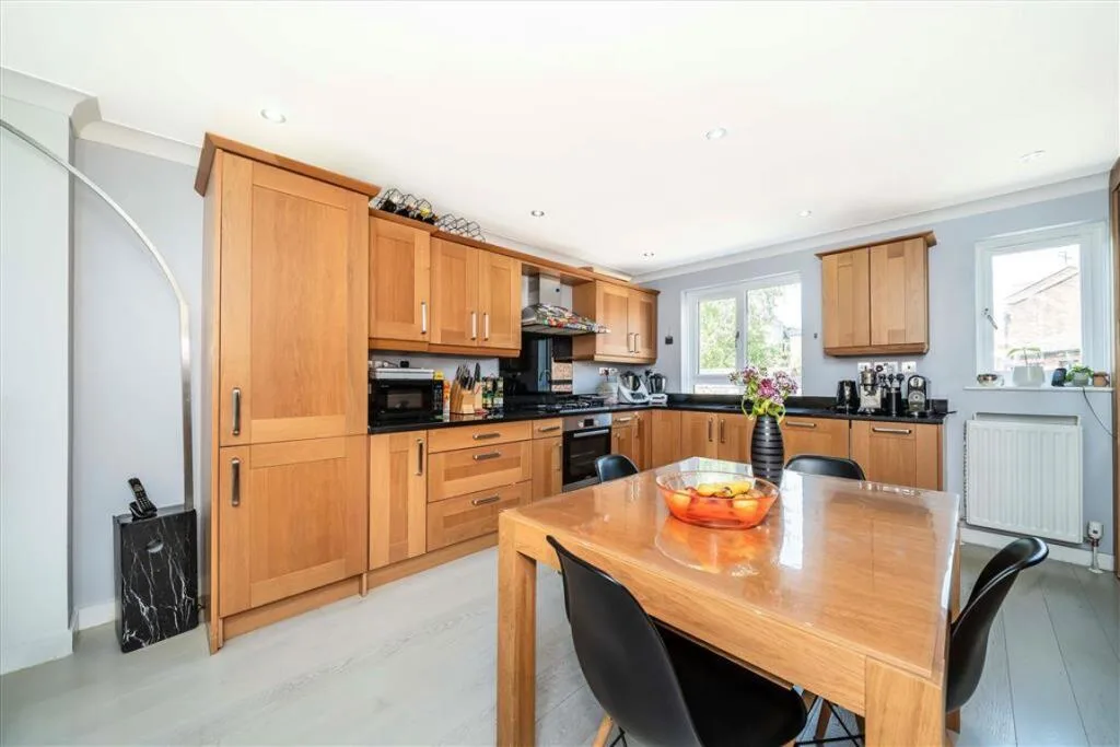 3 bedroom semi-detached house for rent