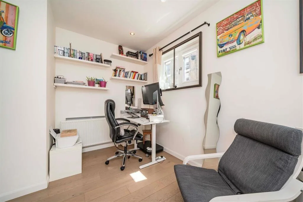 3 bedroom semi-detached house for rent