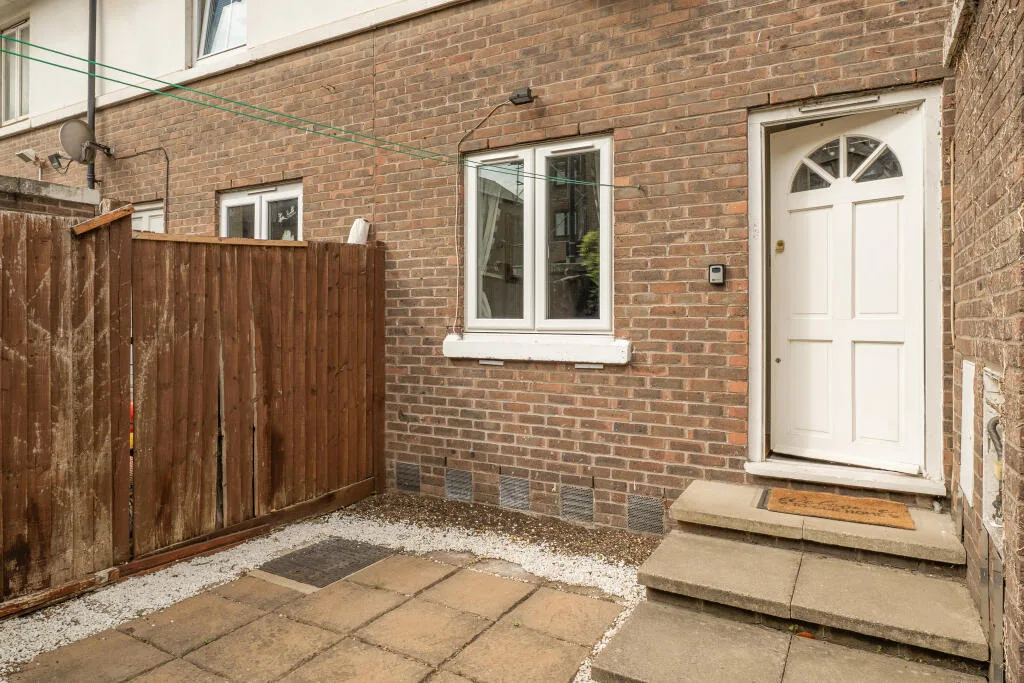 2 bedroom house for rent