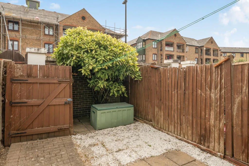 2 bedroom house for rent