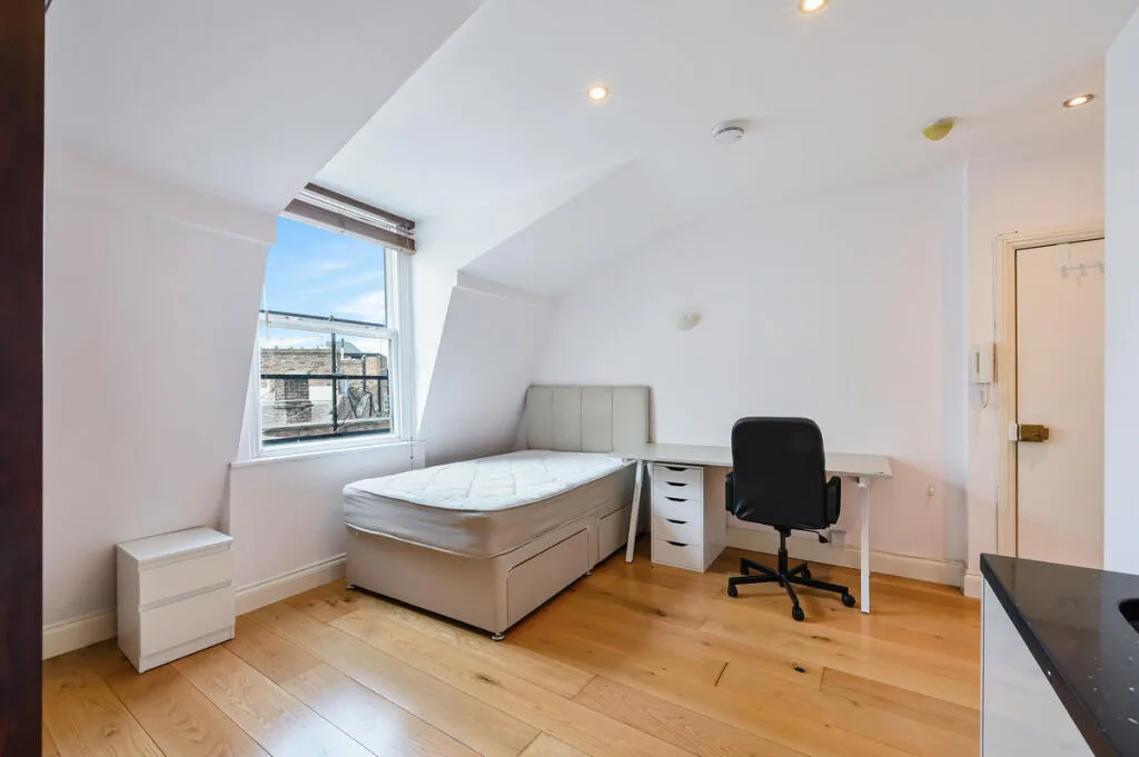 Studio flat for rent