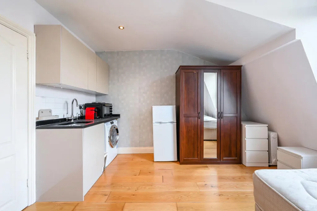 Studio flat for rent