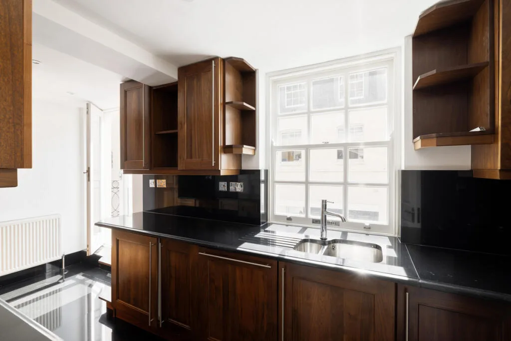 3 bedroom mews property for rent
