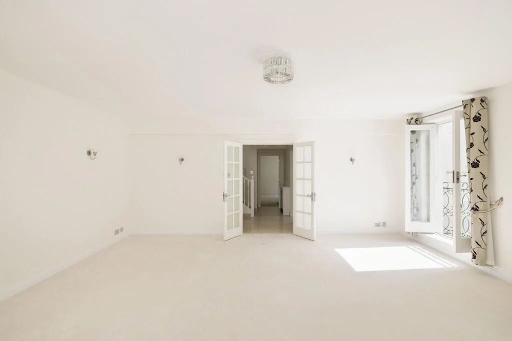 3 bedroom mews property for rent