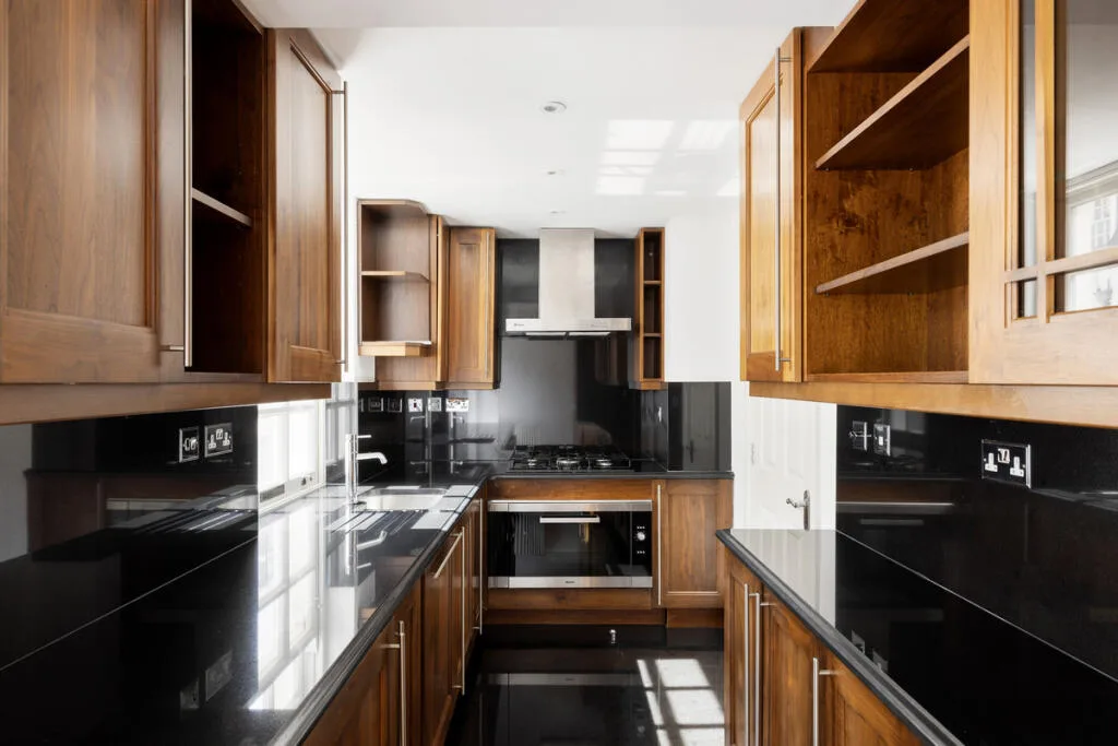 3 bedroom mews property for rent