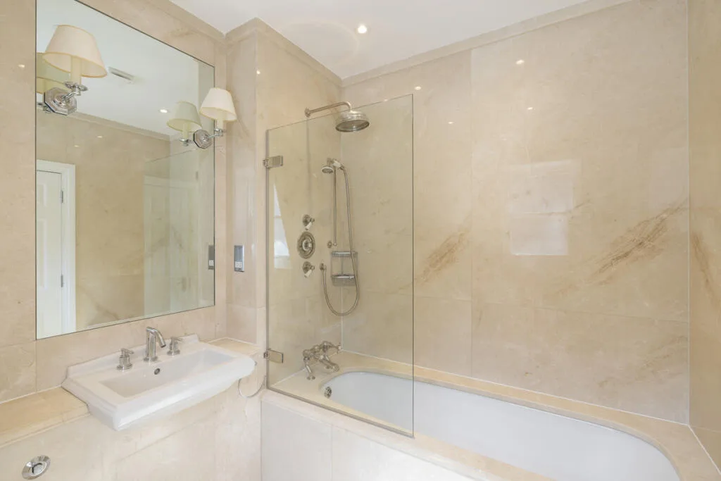 3 bedroom mews property for rent