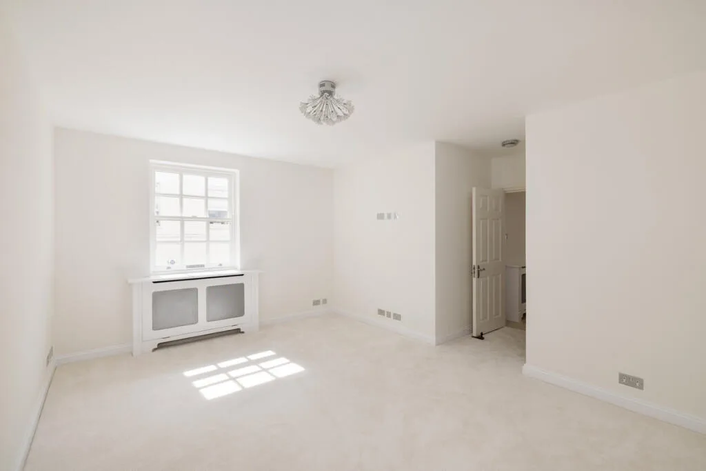 3 bedroom mews property for rent