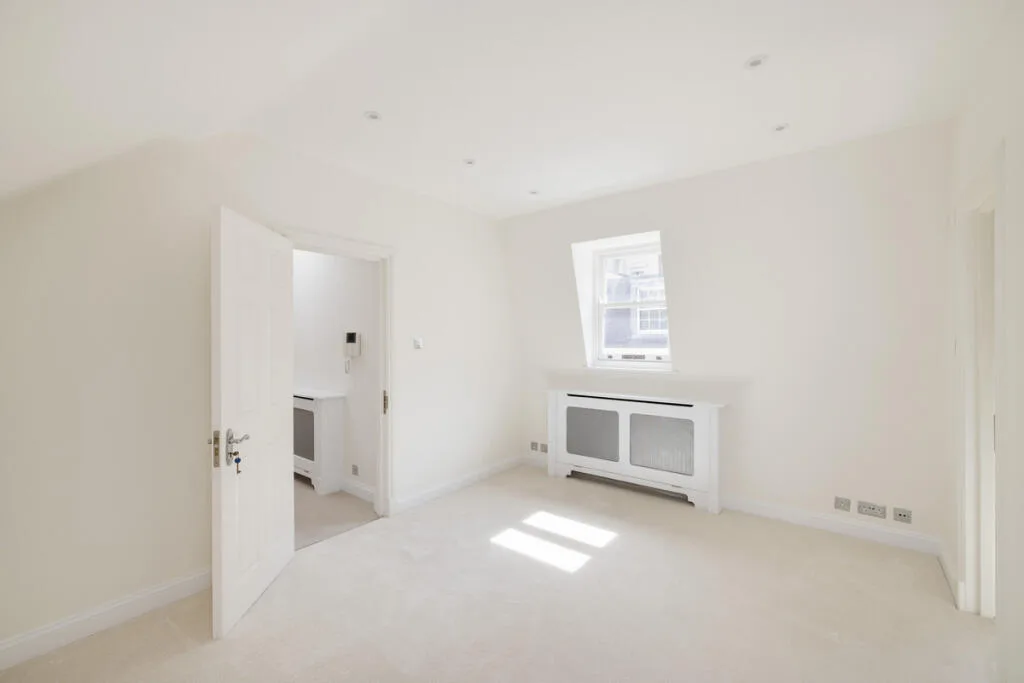 3 bedroom mews property for rent