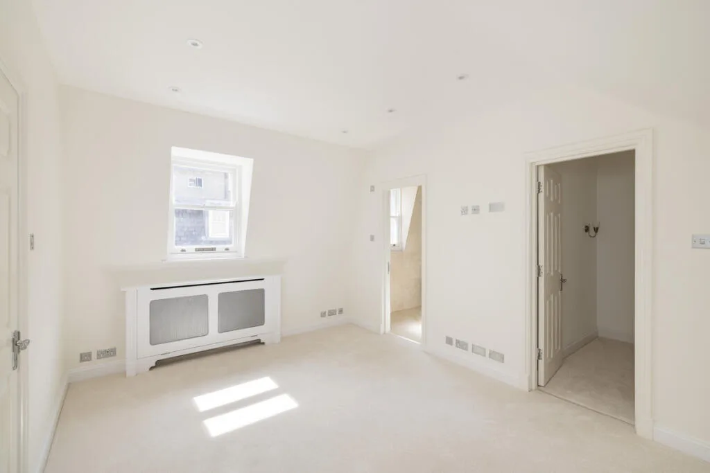 3 bedroom mews property for rent
