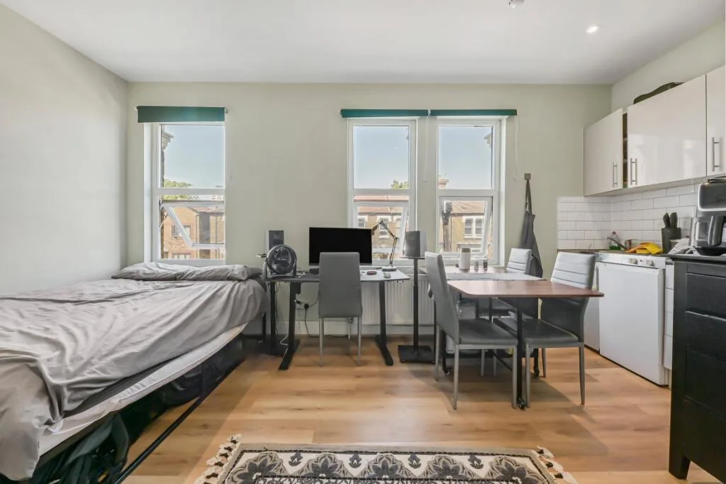 Studio flat for rent