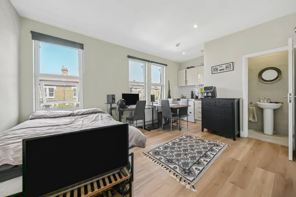 Studio flat for rent