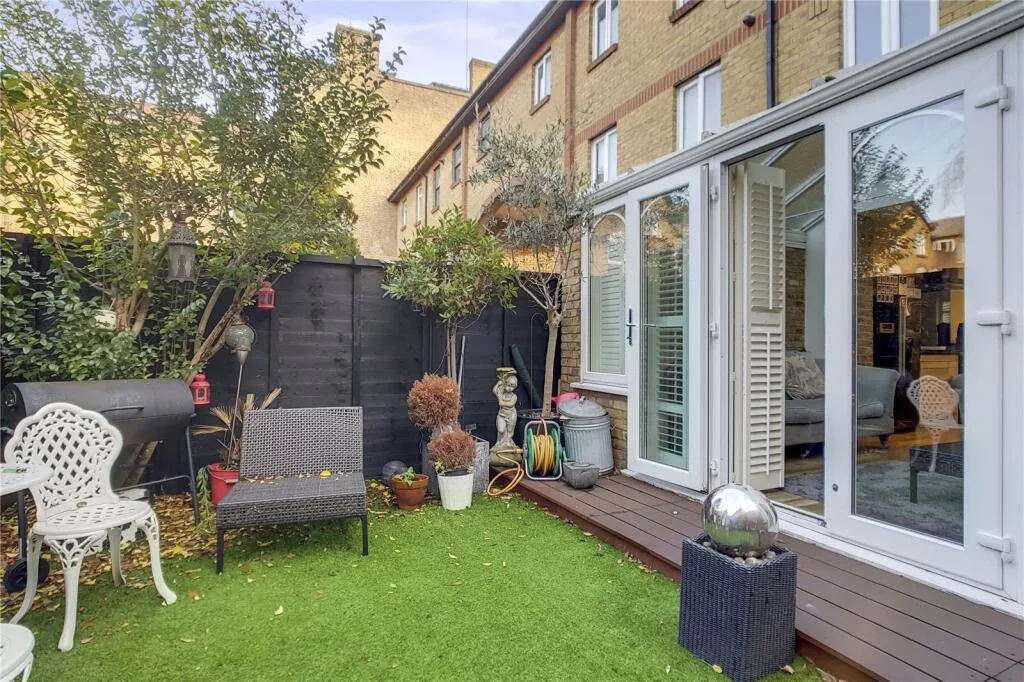 4 bedroom terraced house for rent